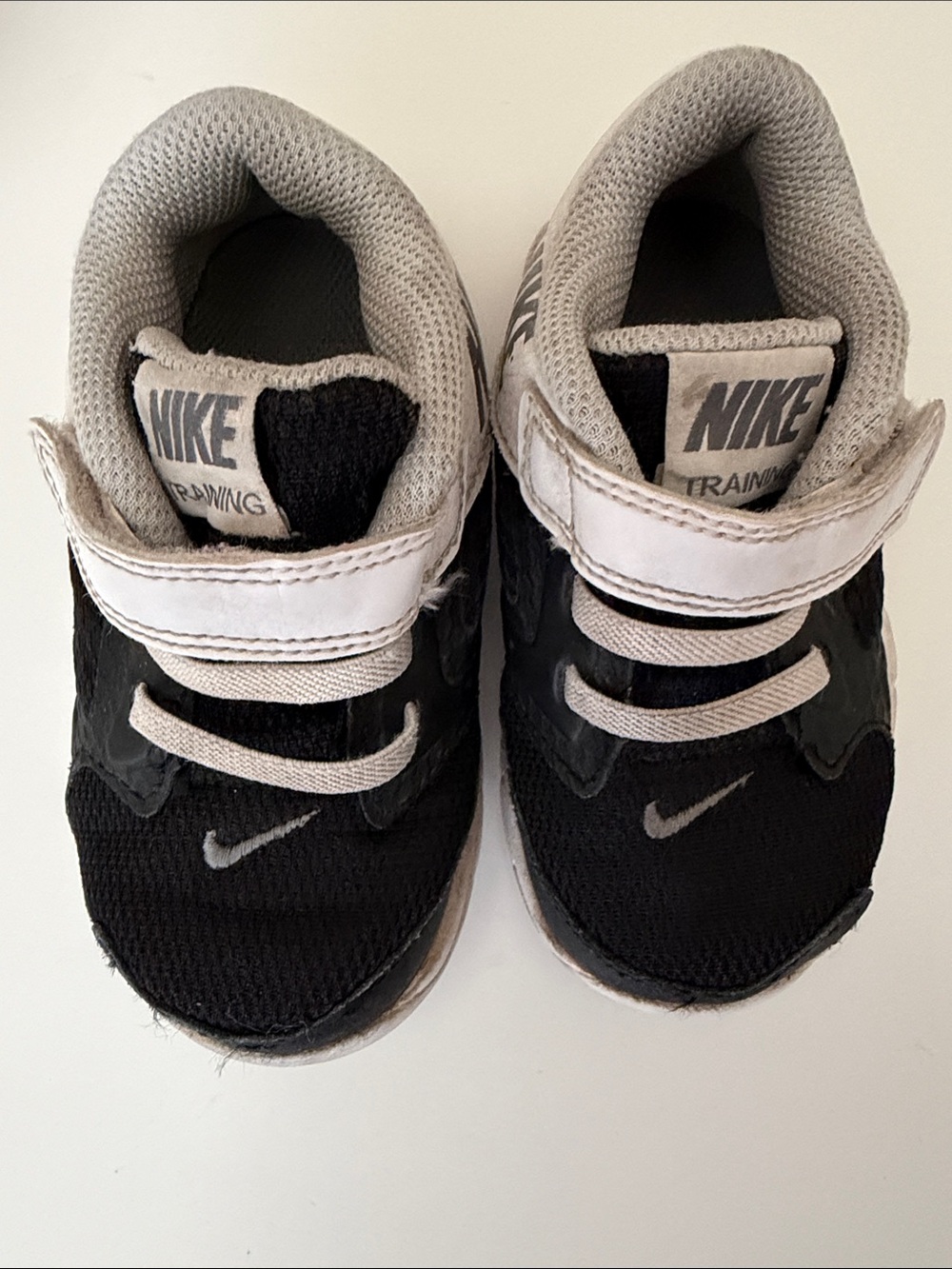 Boys Toddler 7 Nike Velcro Sneakers Black & White, Fair Condition